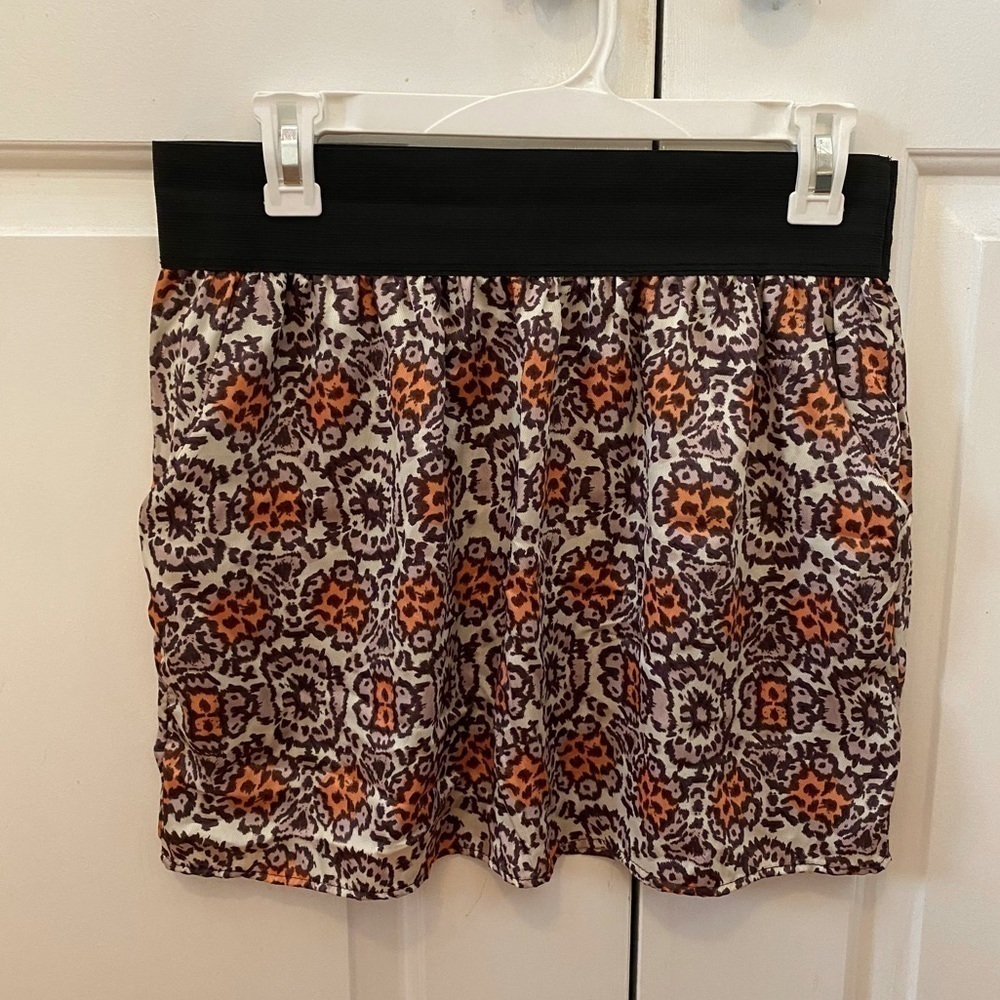 Lani CALIFORNIA Patterned Mini-Skirt w/ Wide Waistband